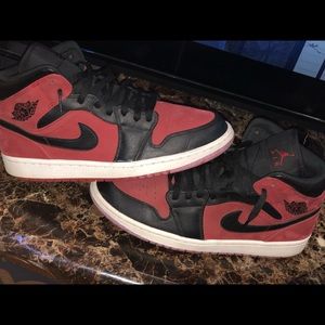 Jordan 1 Mids suede red